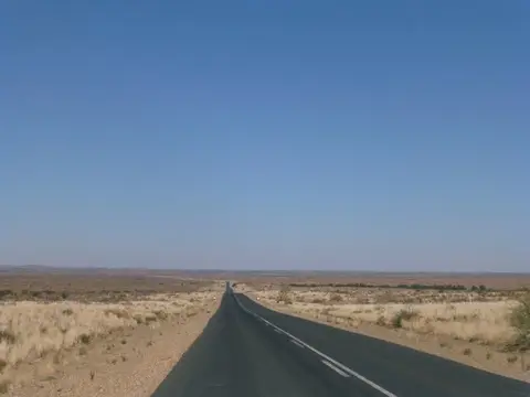 h6422054.JPG