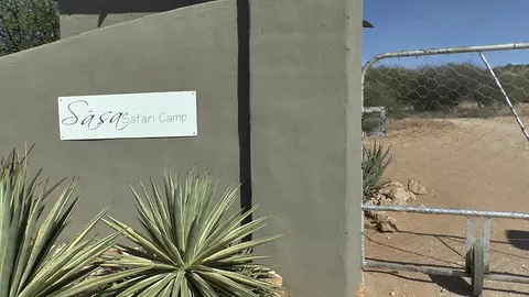 1gate.jpg