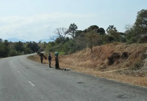 Malawi-Verkehr-Menschen3.jpg