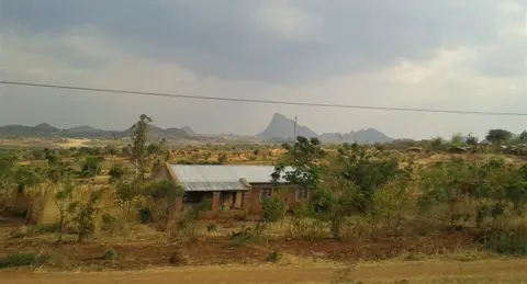 Straße-Dedza-LLW.jpg