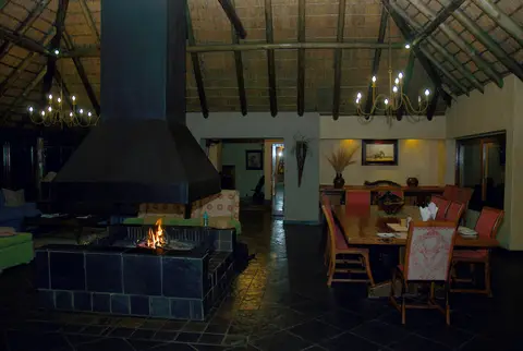 13DinnerTable.jpg
