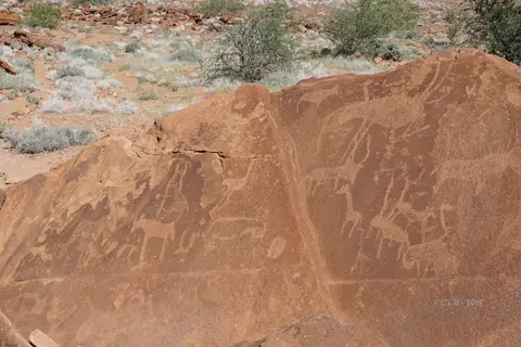 40-twyfelfontein.jpg
