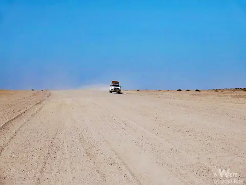 P1260153-Namibia-Roadtrip-Sandpiste.jpg