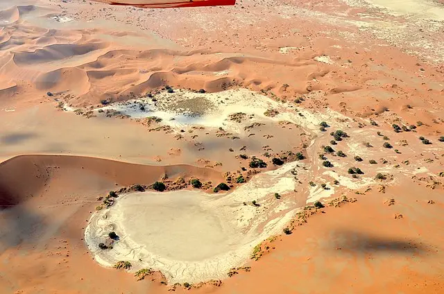 640px-Sossusvlei_aus_der_Vogelperspektive.jpg