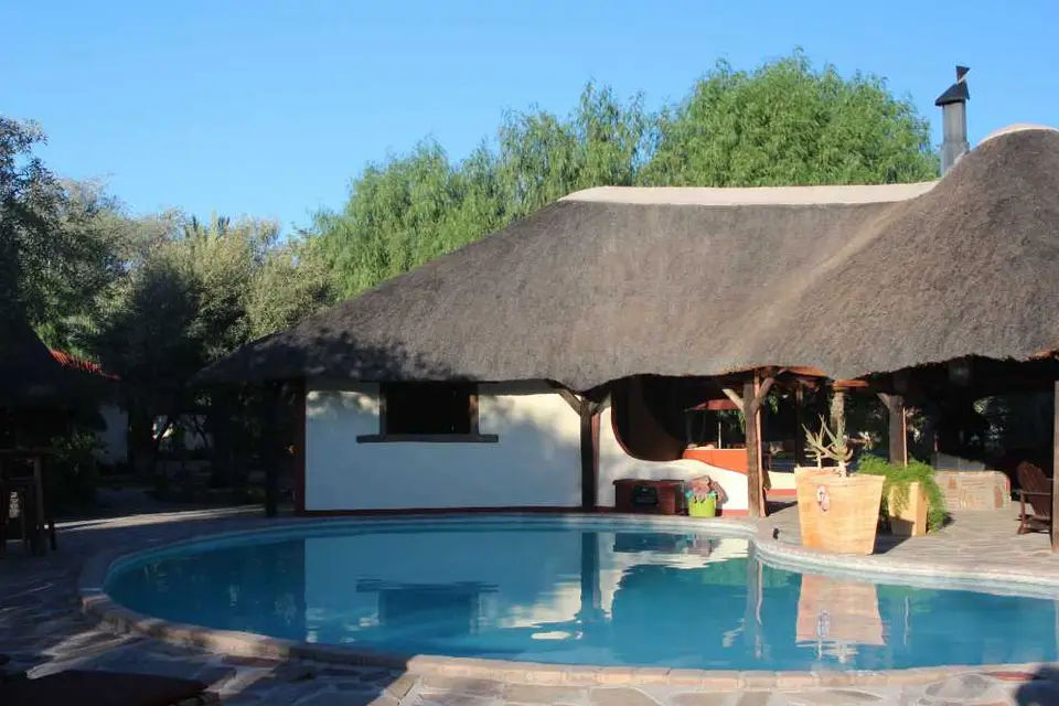 016PoolanlageNamibDesertLodge.jpg