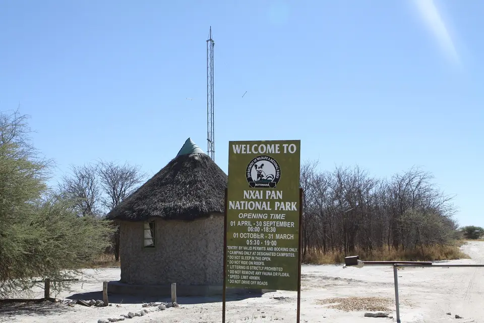 Nxai_Pan_Gate.jpg