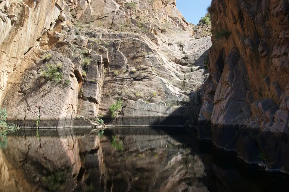EtusisLodgeGebirgeWasserNamibia2015360.jpg