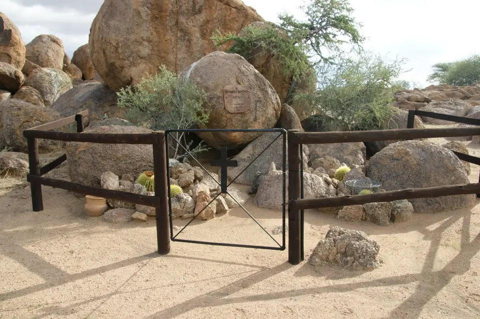 OzongwindiGrabNamibia2019_0114.JPG