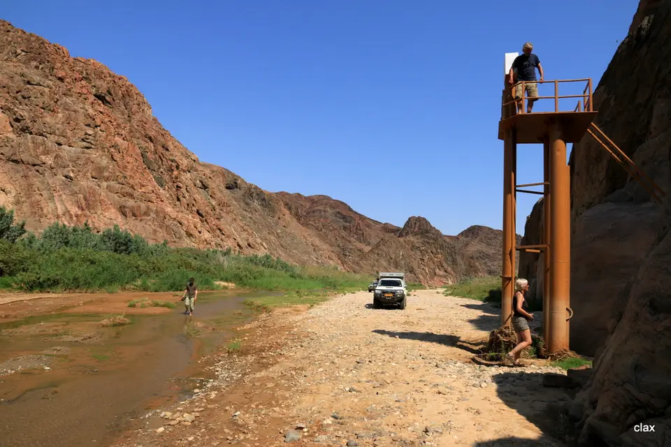 h99064f4.JPG