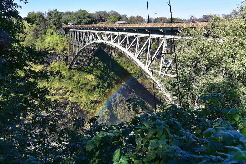 VictoriaFallsBrücke.jpg