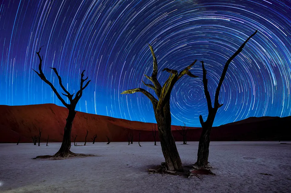 _SDL4337_startrails_istock_08.2012_1280.jpg