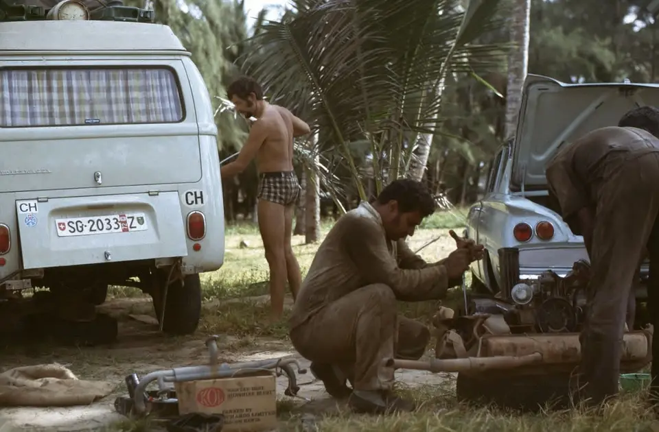 KENMotorausbauamKenyattaBeach.jpg