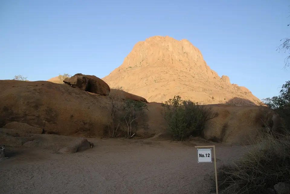 Namibia_(1)-2-3-4.jpg