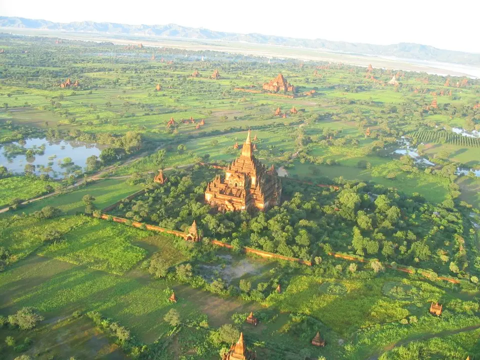 BallonflugBagan24..jpg