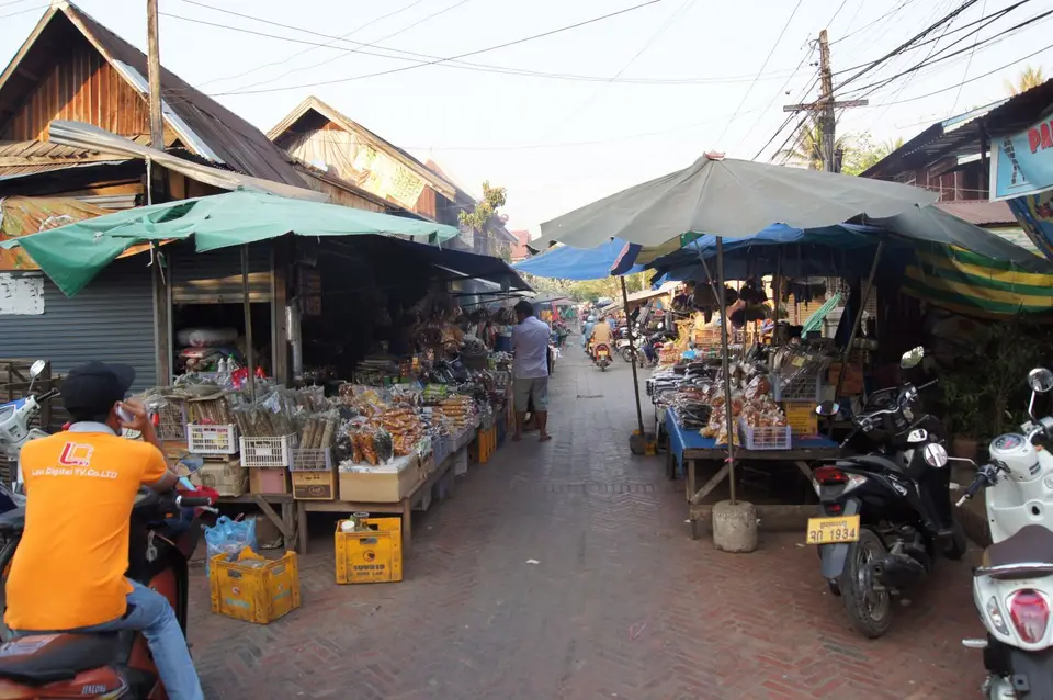 03570695-LuangPrabangMarkt.JPG