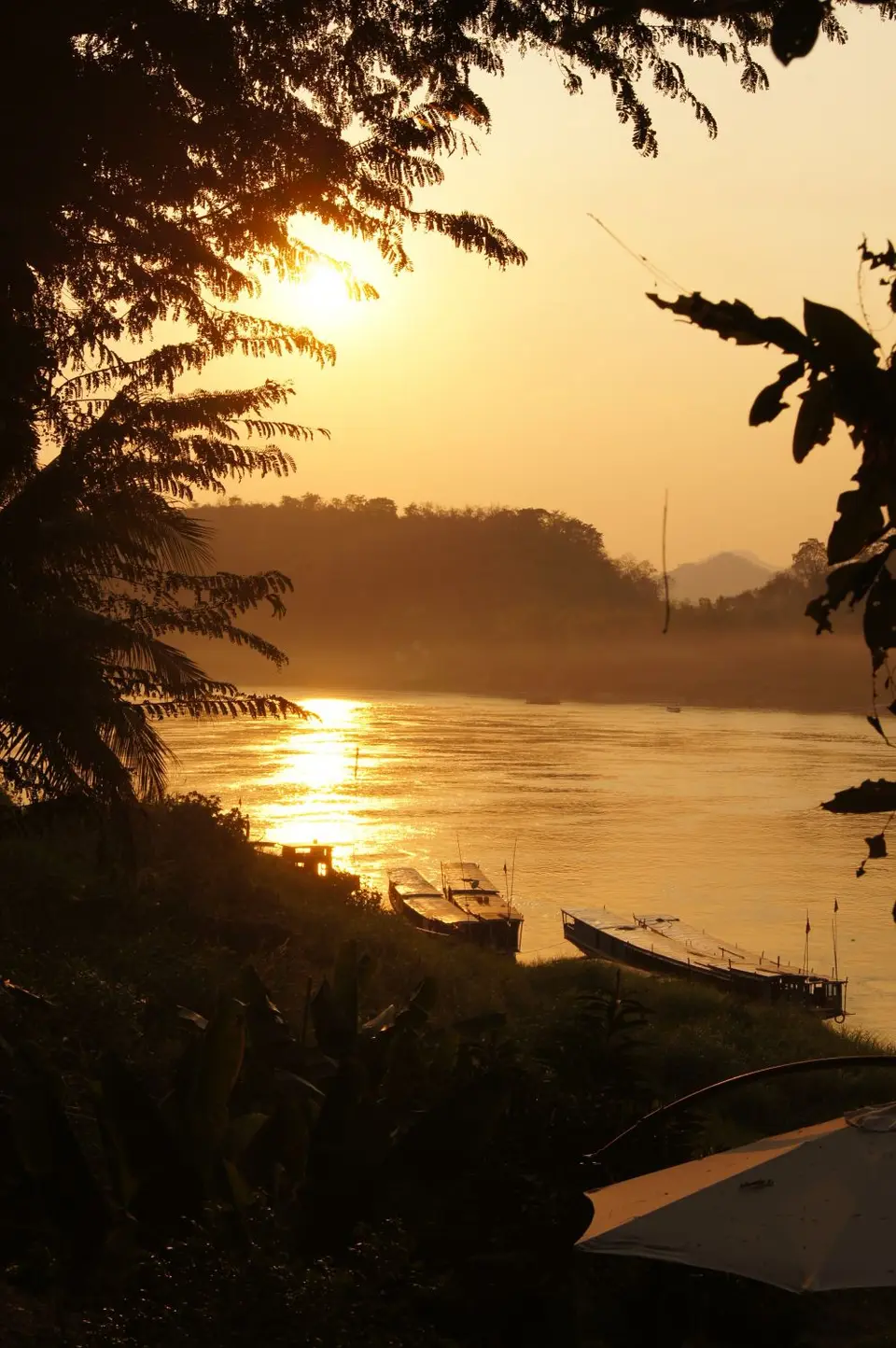03720717-LuangPrabangMekong.JPG