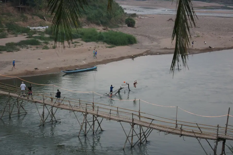 03850746-LuangPrabangNamKhanBambusbrücke.JPG