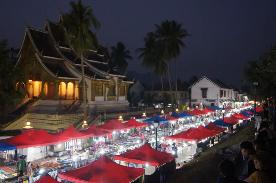 04030765-LuangPrabangNachtmarktHawPhaBang.JPG