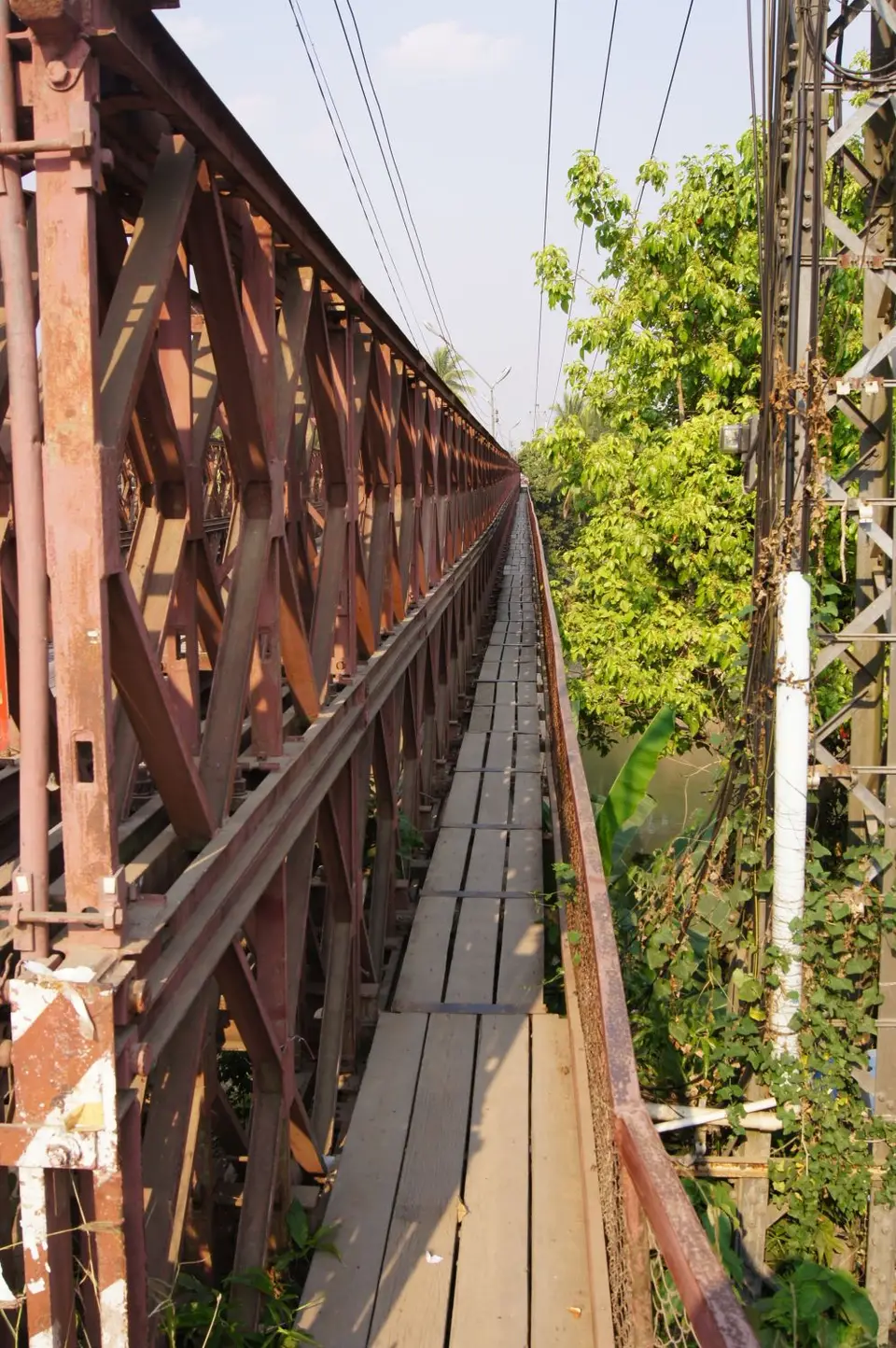 06731306-LuangPrabangSisavang-Vong-Brücke.JPG