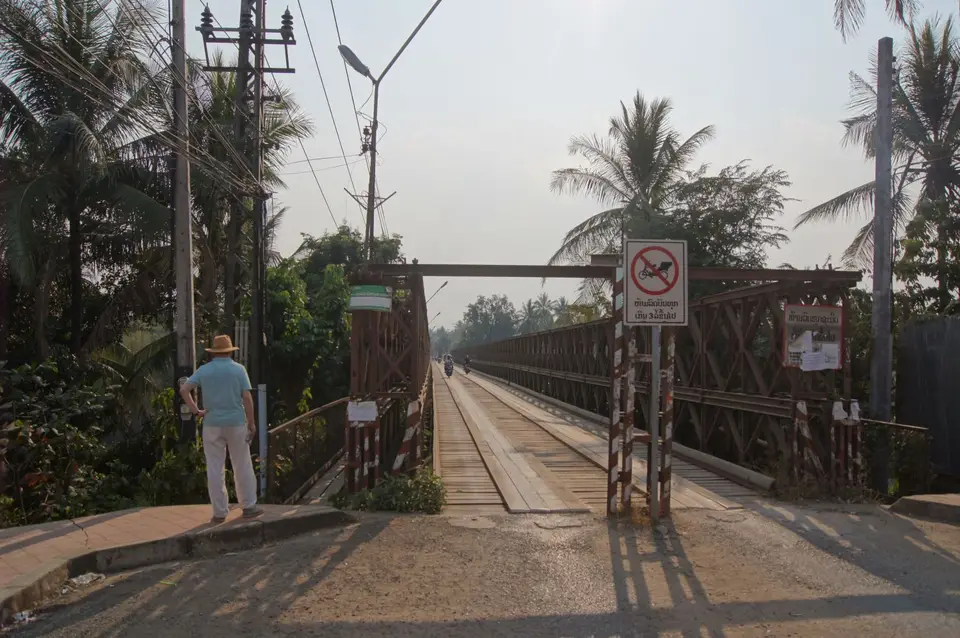 06741307-LuangPrabangSisavang-Vong-Brücke.JPG