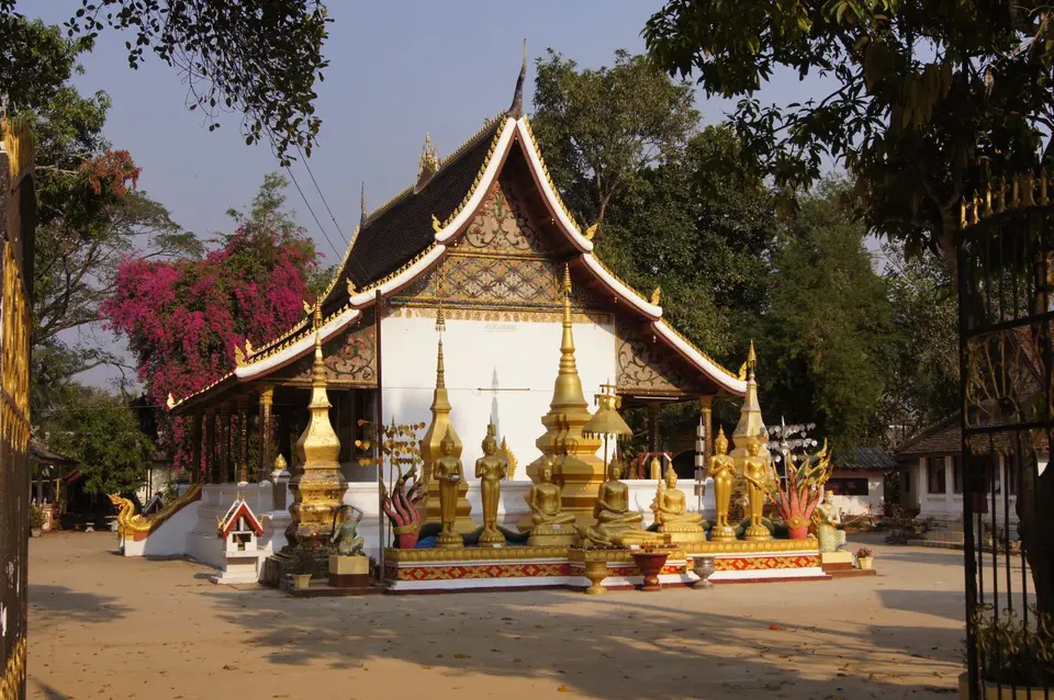06751309-LuangPrabangWatTaohai.JPG