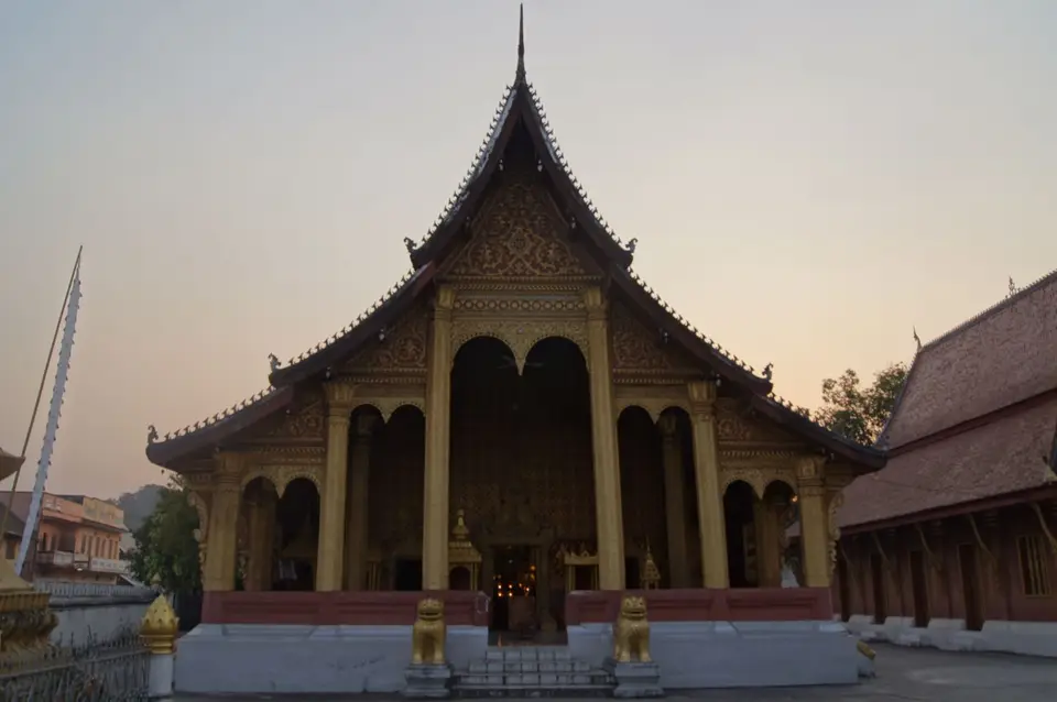 07141375-LuangPrabangWatSensoukharam.JPG