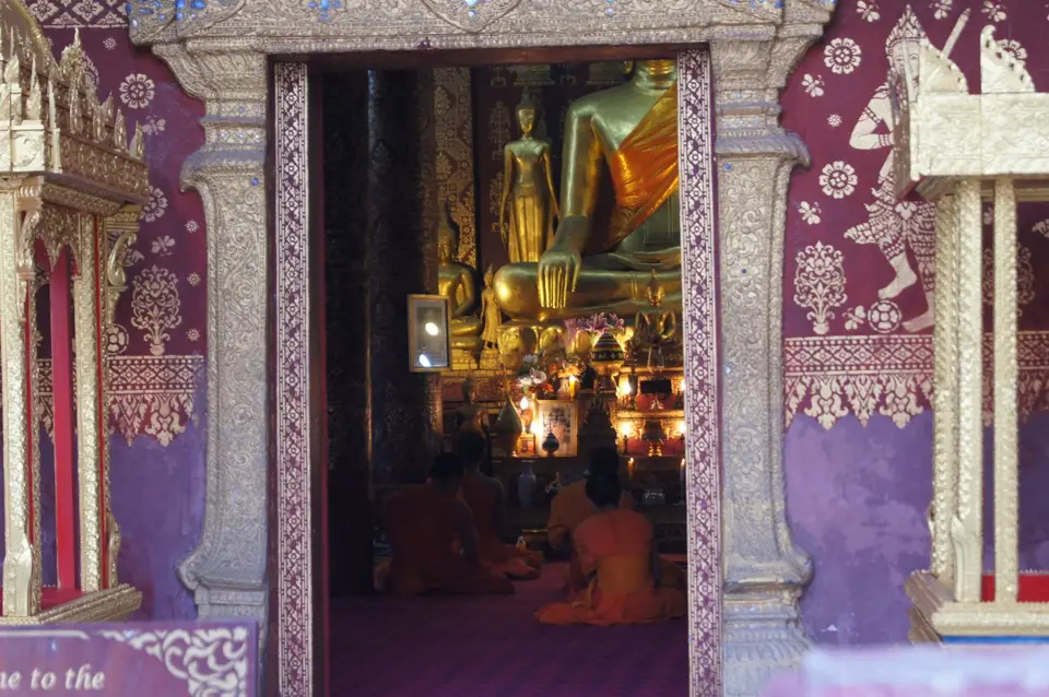 07171378-LuangPrabangWatSensoukharam.JPG