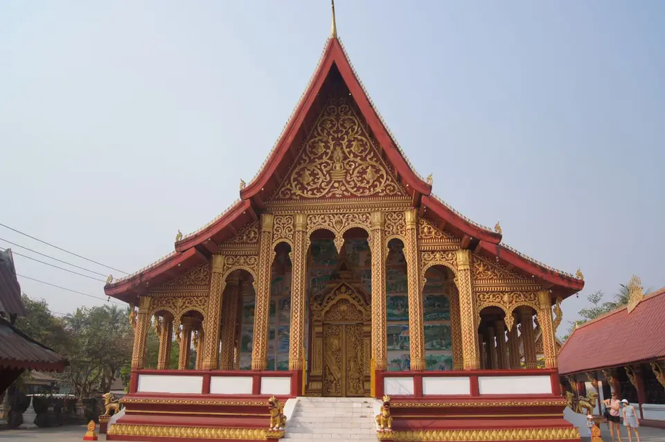 07221388-LuangPrabangWatManorom.JPG