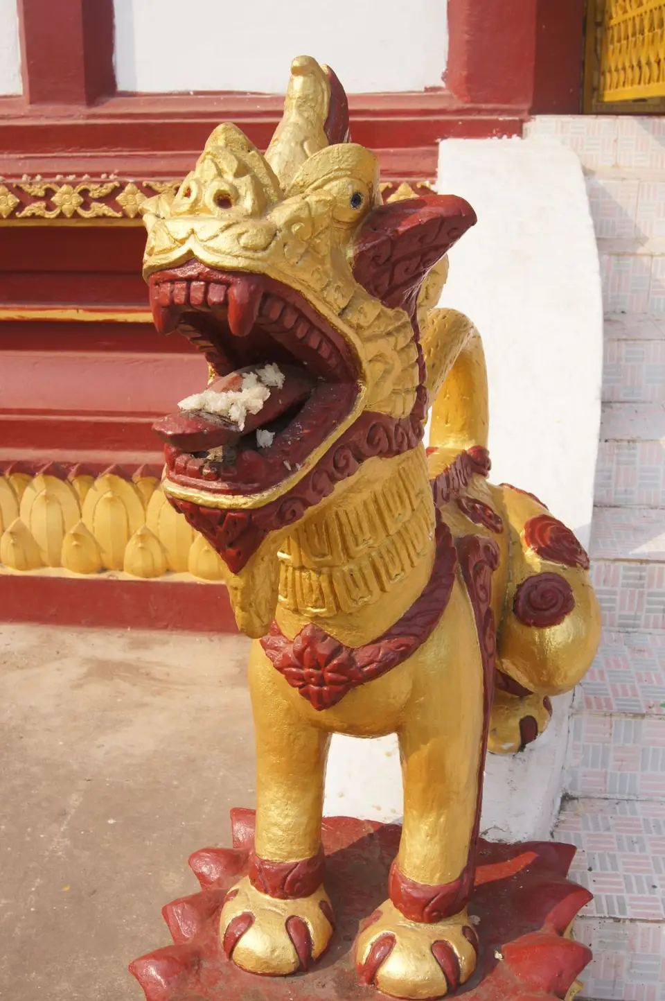 07251391-LuangPrabangWatManorom-Opfergaben(Reis).JPG