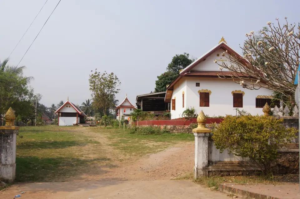 07281395-LuangPrabangWatTatLuang.JPG