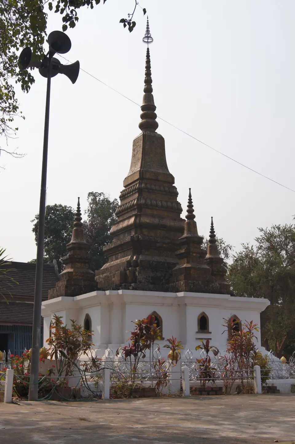 07291398-LuangPrabangWatTatLuang.JPG