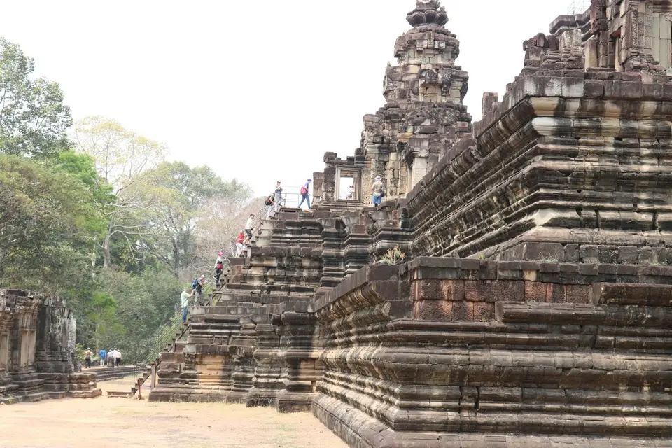 08451594-AngkorThomBaphuonTempelGopura(Torturm).JPG