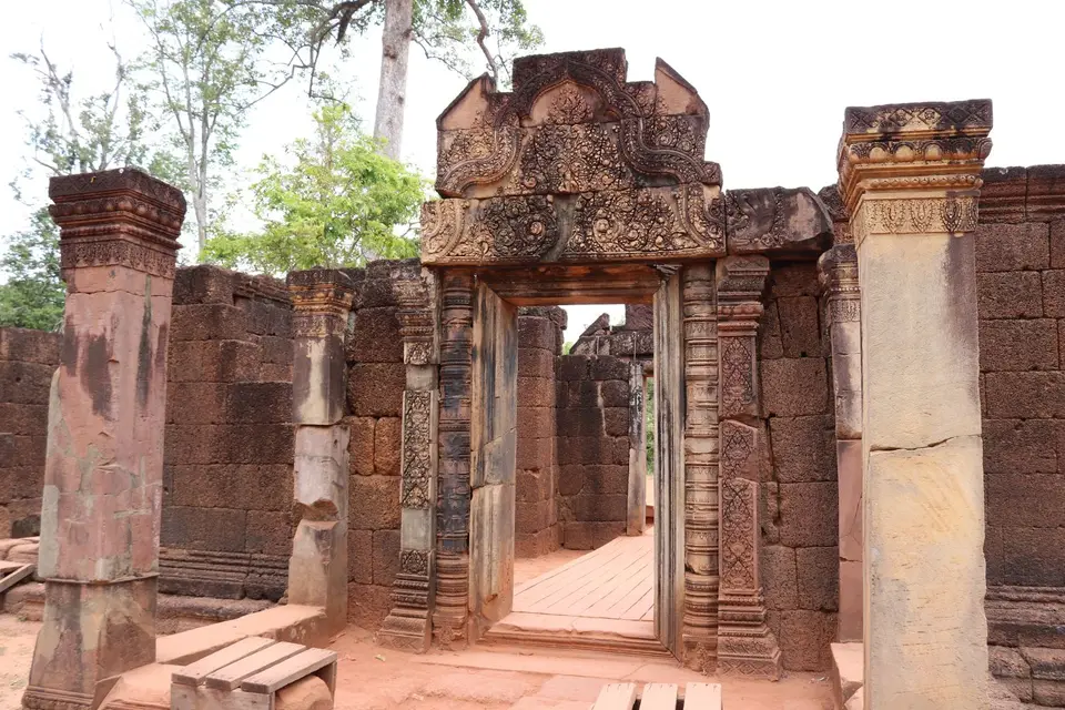 10331949-BanteaySreiTempel.JPG