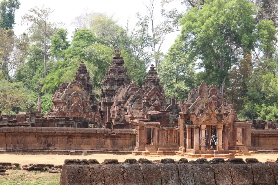 10361952-BanteaySreiTempel.JPG