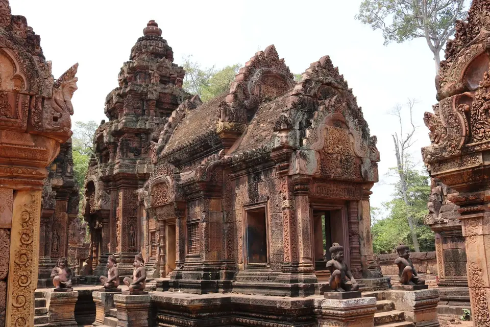 10441964-BanteaySreiTempel.JPG