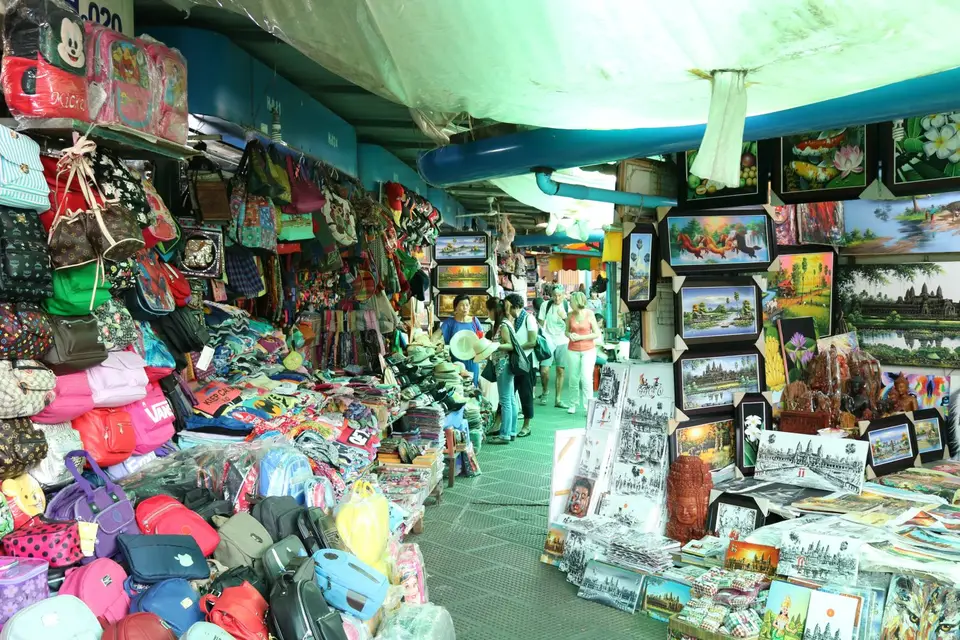 11662159-PhnomPenhZentralmarkt.JPG