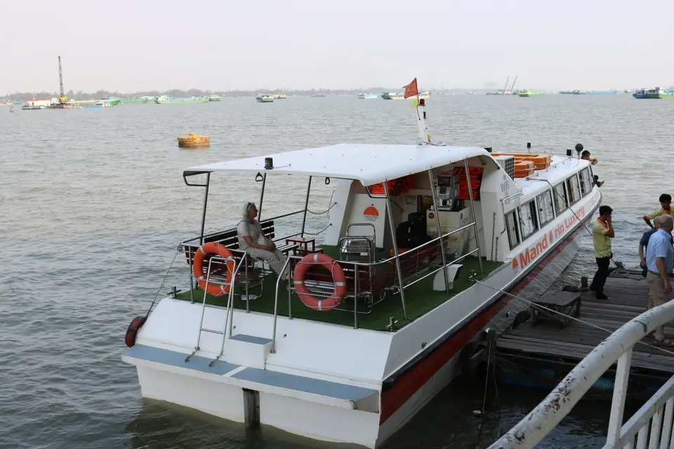 11972213-SchnellbootfahrtaufdemMekong.JPG