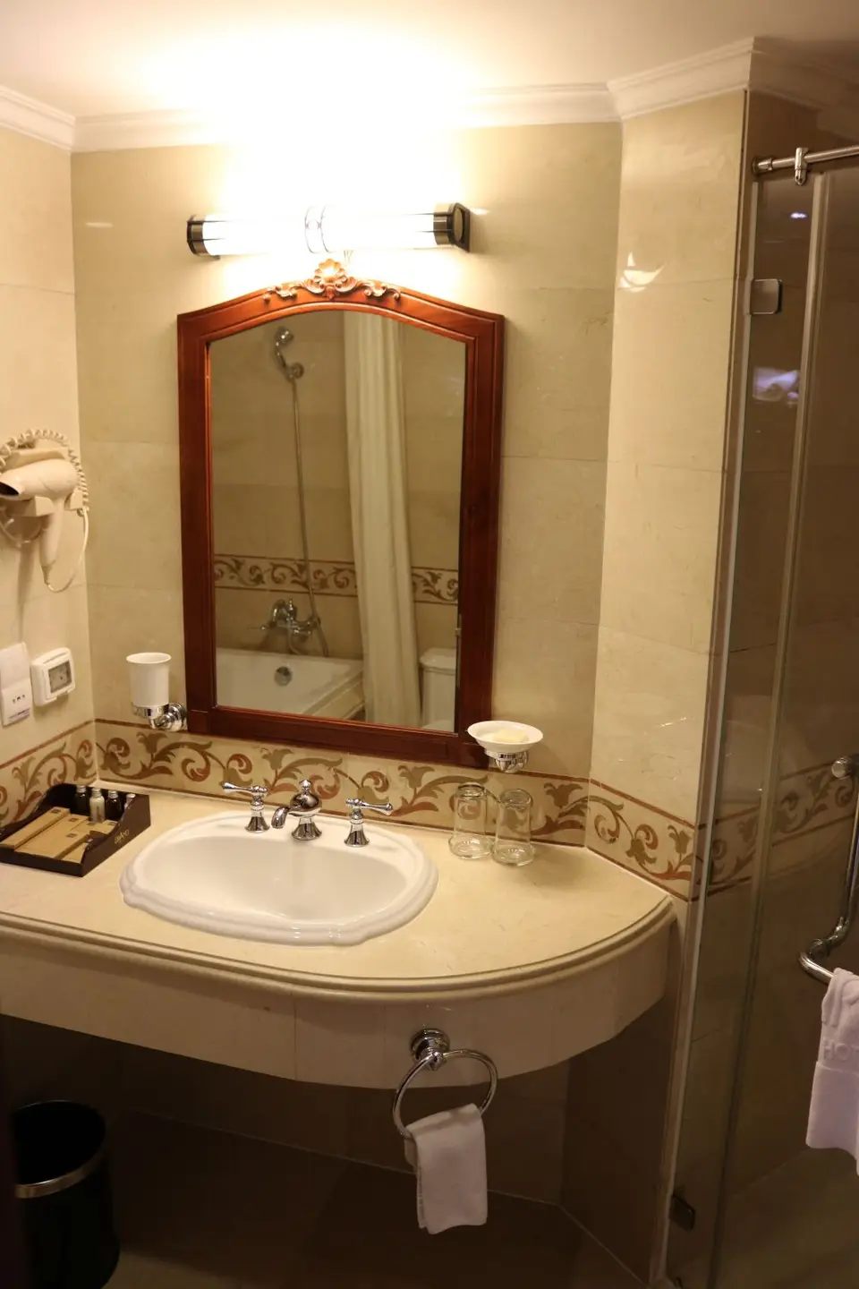 13282417-SaigonGrandHotel.JPG