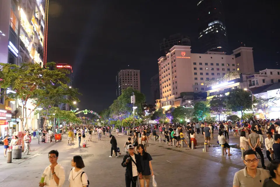 13552454-SaigonFußgängerzone.JPG