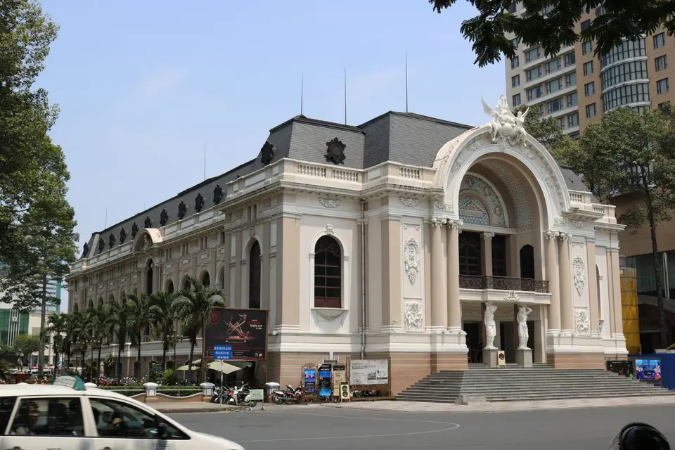 13872503-SaigonOper.JPG