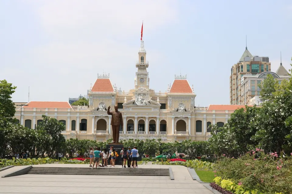 13892504-SaigonRathaus.JPG