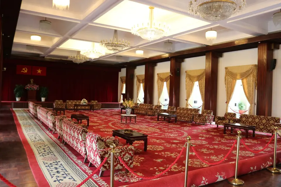 13972519-SaigonWiedervereinigungspalastKonferenzsaal.JPG