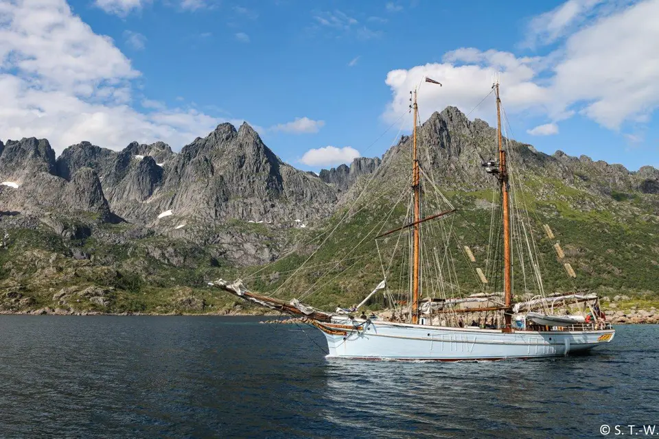 104A0909-2.jpg