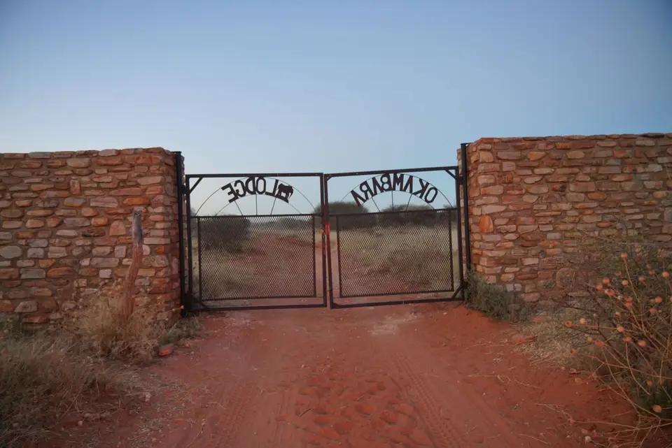 2017-08-19aFahrtzurOkambaraElephantLodge013.JPG