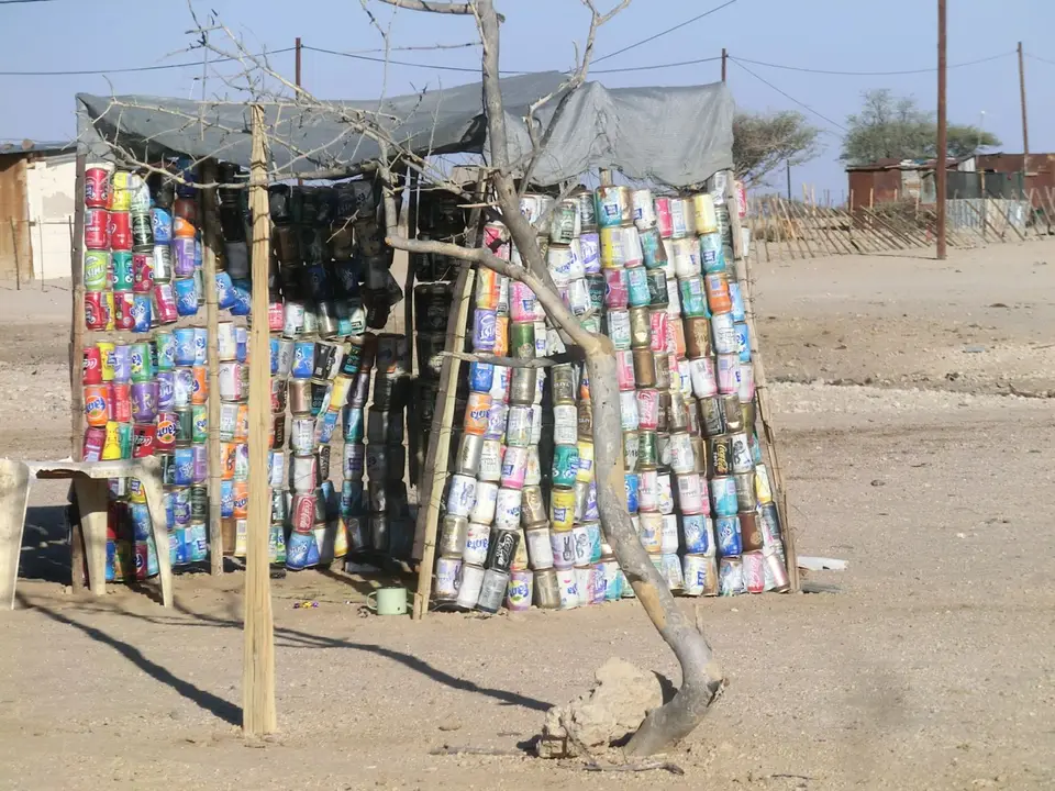 CIMG6260.JPG[/attachmet]<br><br>also da haben wir noch nicht eingekauft !!!<br><br>Usakos ist ein hübsches kleines Nest , der Sparmarkt erfüllte unser Wünsche . Nur der Mezger erhielt nicht das Vertrauen meiner Männer , so daß wir leider kein frisches Grillgut hatten .<br>[attachment=323061]CIMG6263-2.JPG