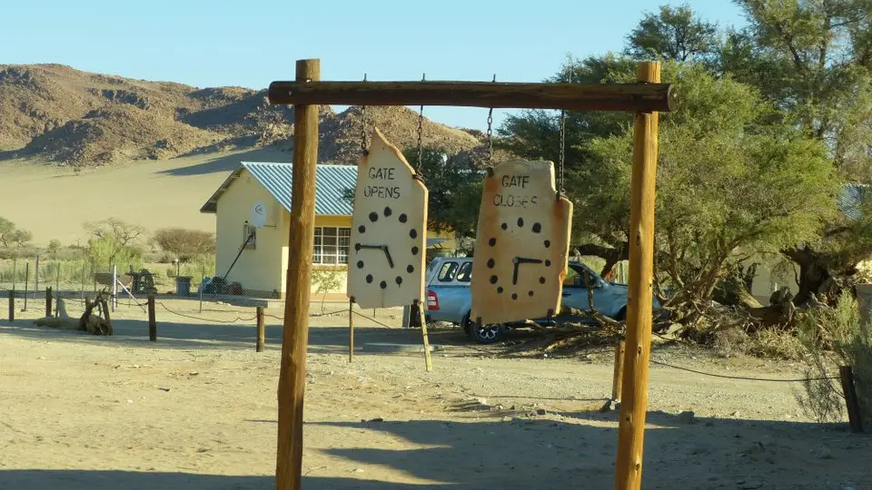 Namib_138z_sm.jpg