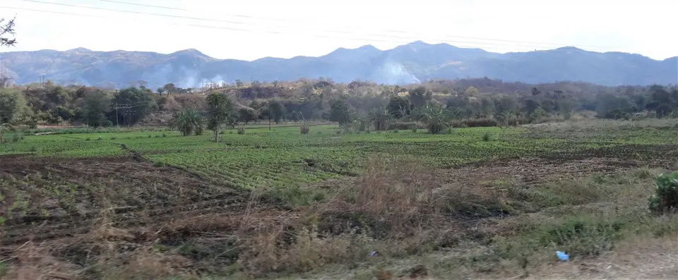 Malawi-Landschaft-Dorf2.jpg