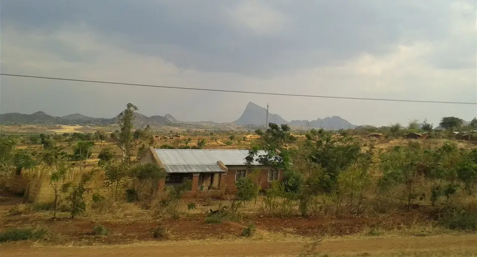 Straße-Dedza-LLW.jpg