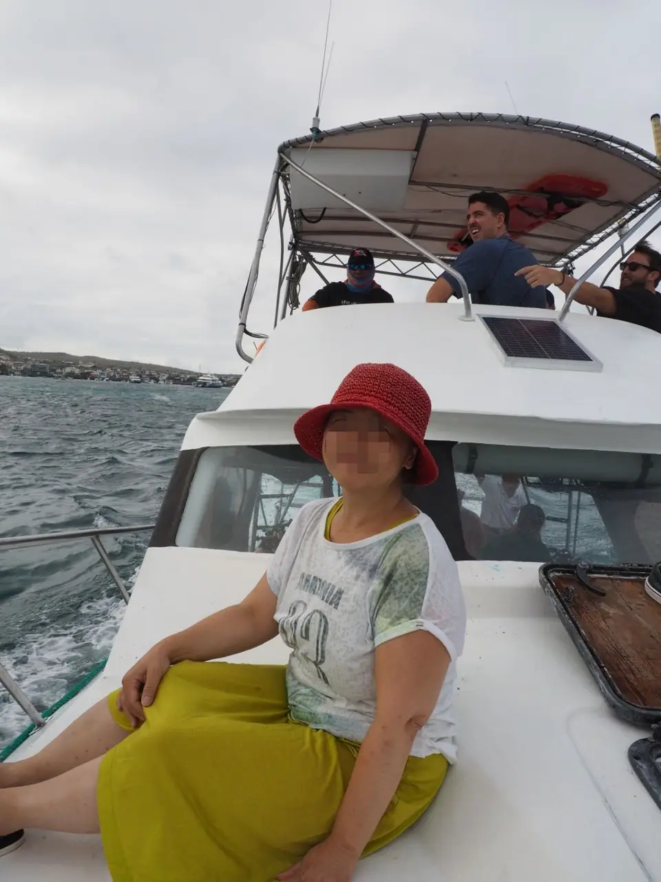 048EquadorNov2023-GalapagosSanCristobal-Schnorchelboot.JPG