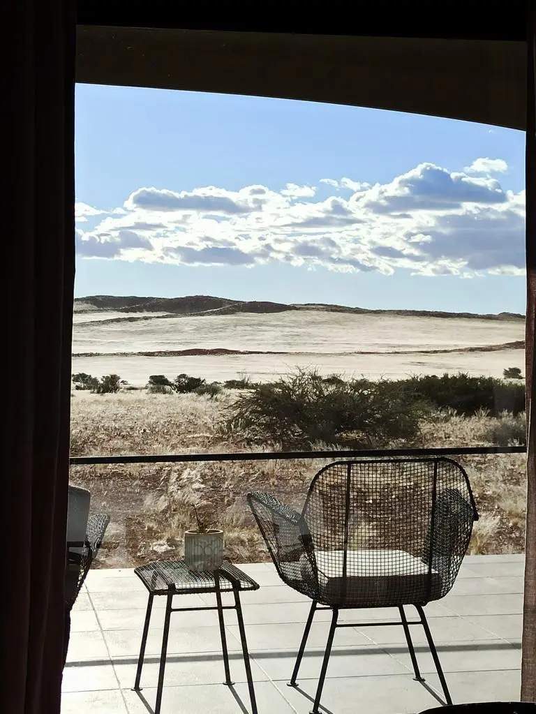 NamibiaSilviaHandy(452).JPG